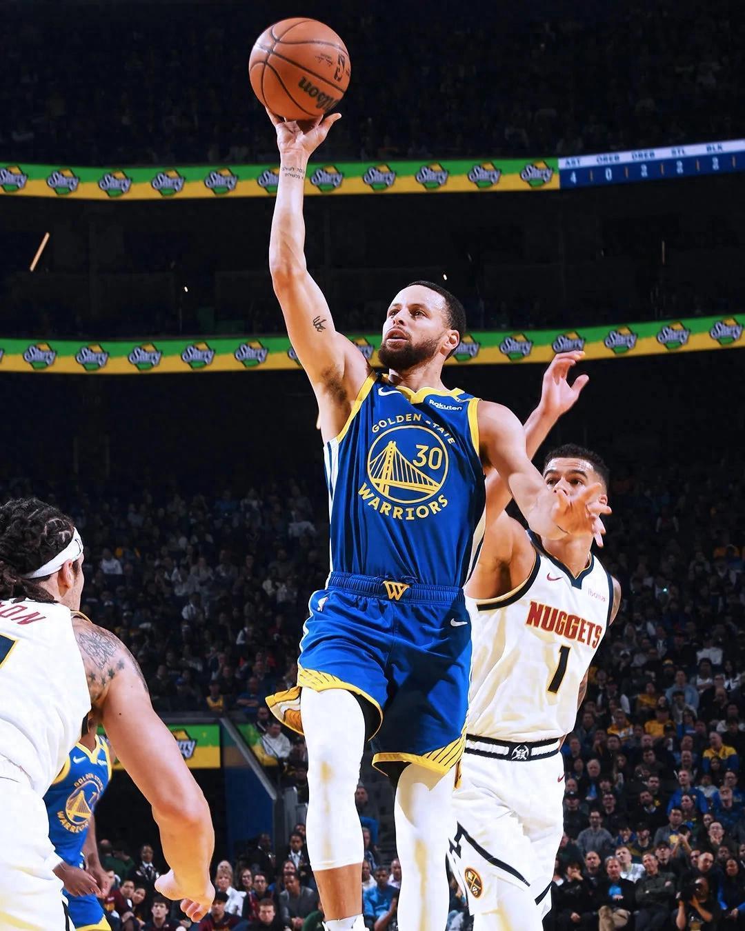 库里险胜威少，绝杀战胜关键表现点燃全场！