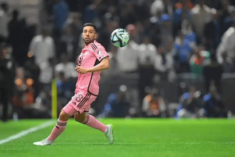 包含凯恩状态火爆，夏季联赛八强战对阵利雅得新月，那不勒斯力争连胜的词条